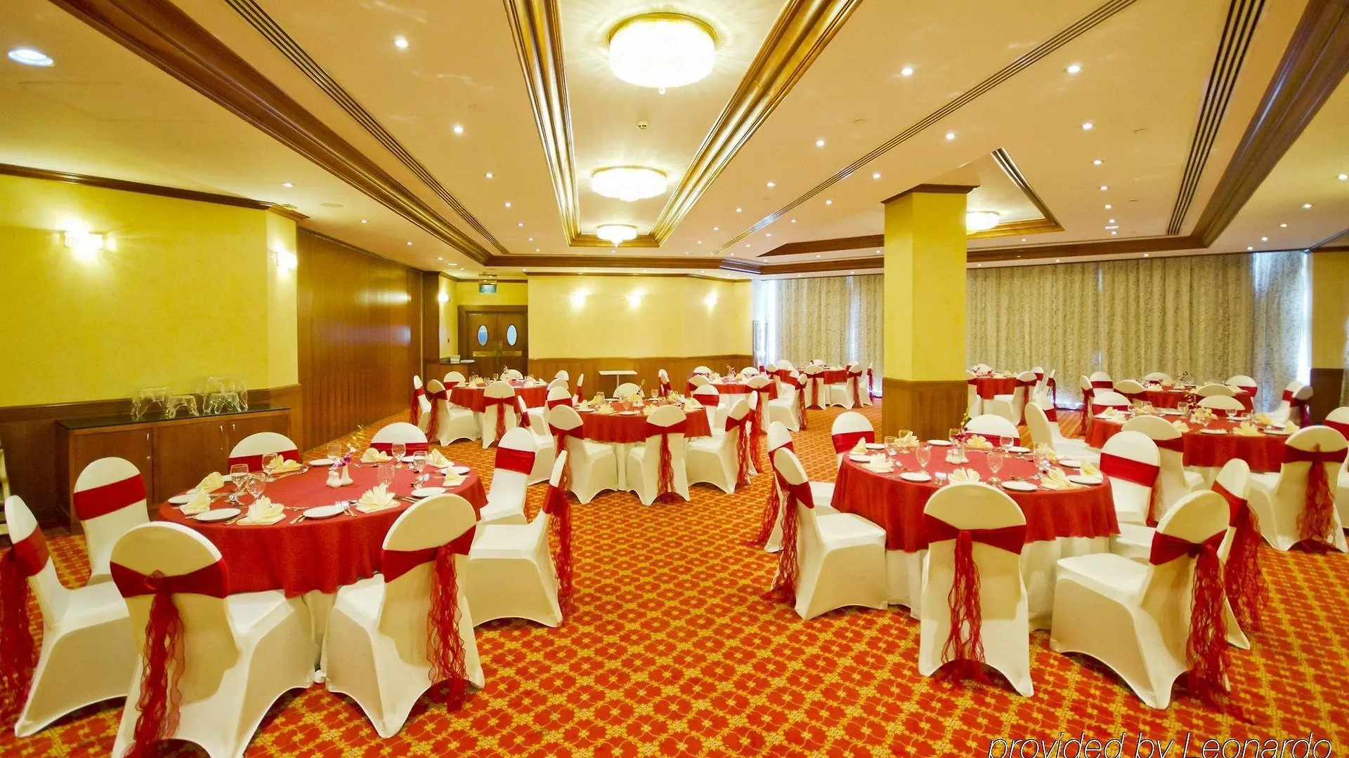 Al Bustan Centre & Residence Dubai Apart Otel
