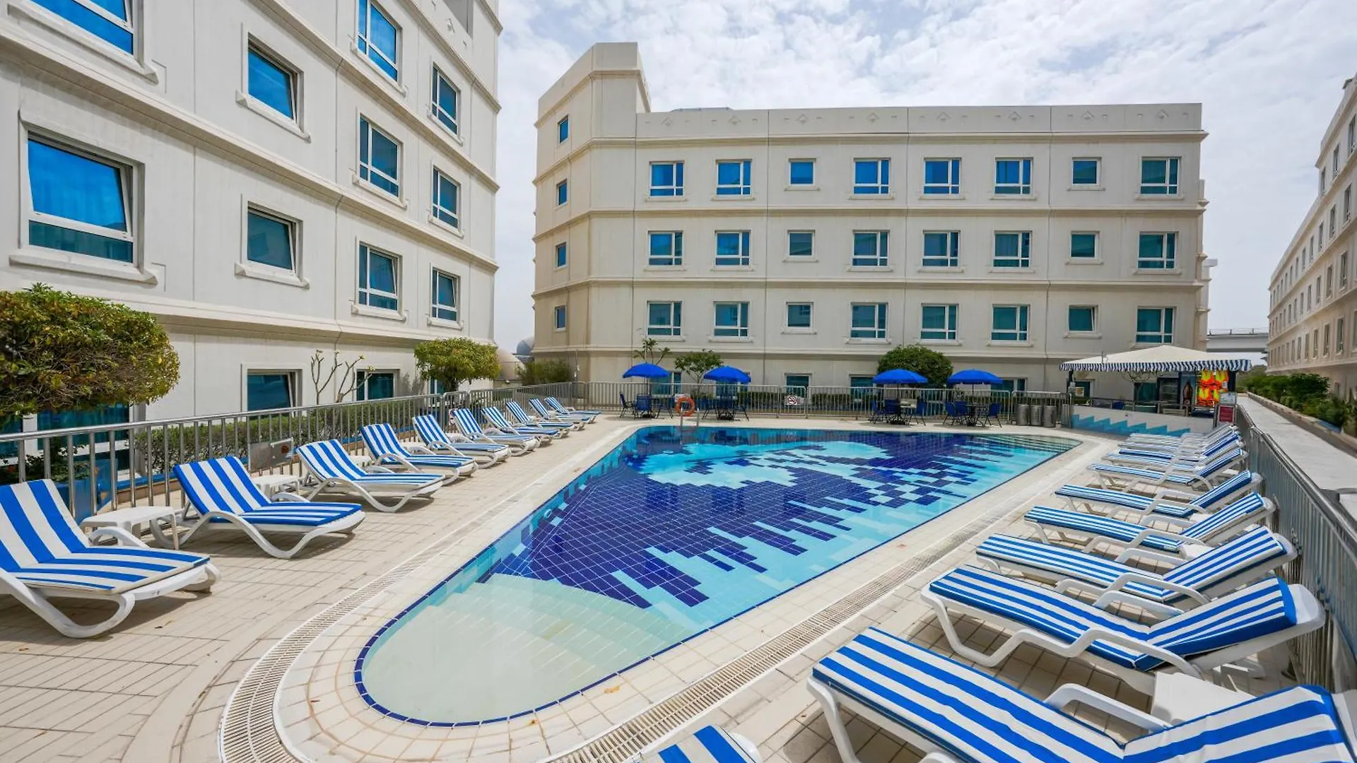 Al Bustan Centre & Residence Dubai Aparthotel